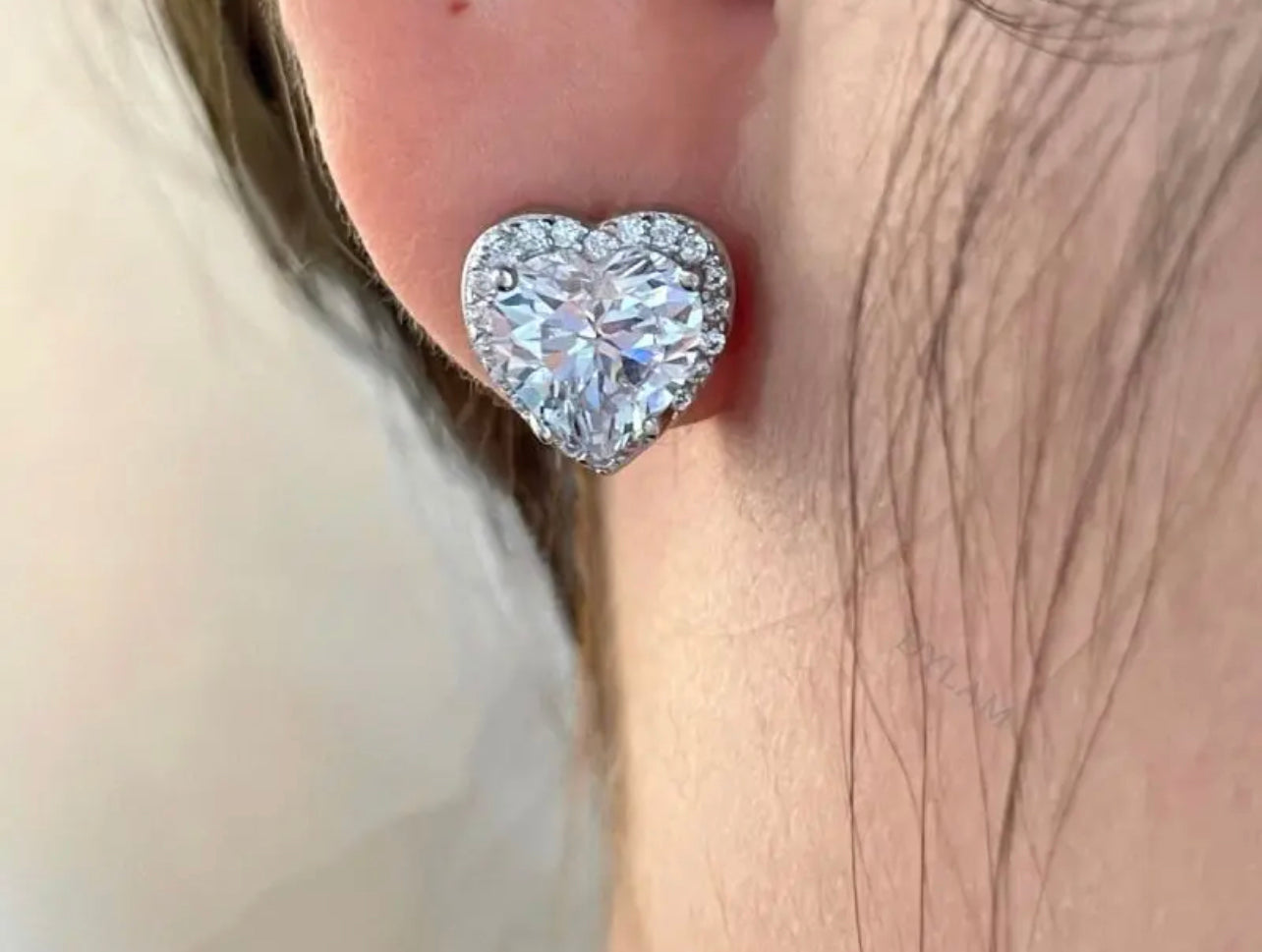 MAJESTIC HEART SHAPE EARRINGS