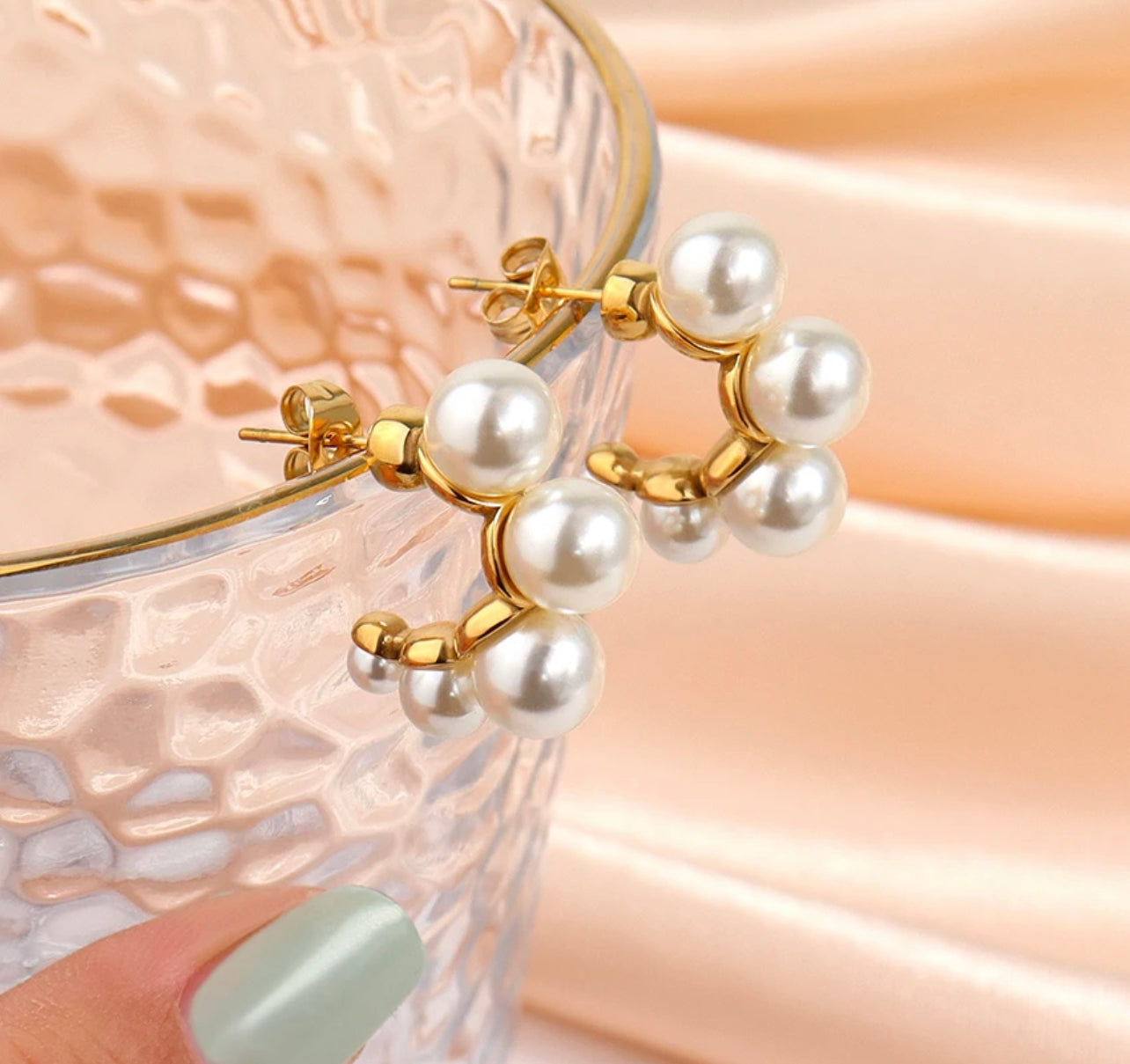 PEARL STUD EARRINGS