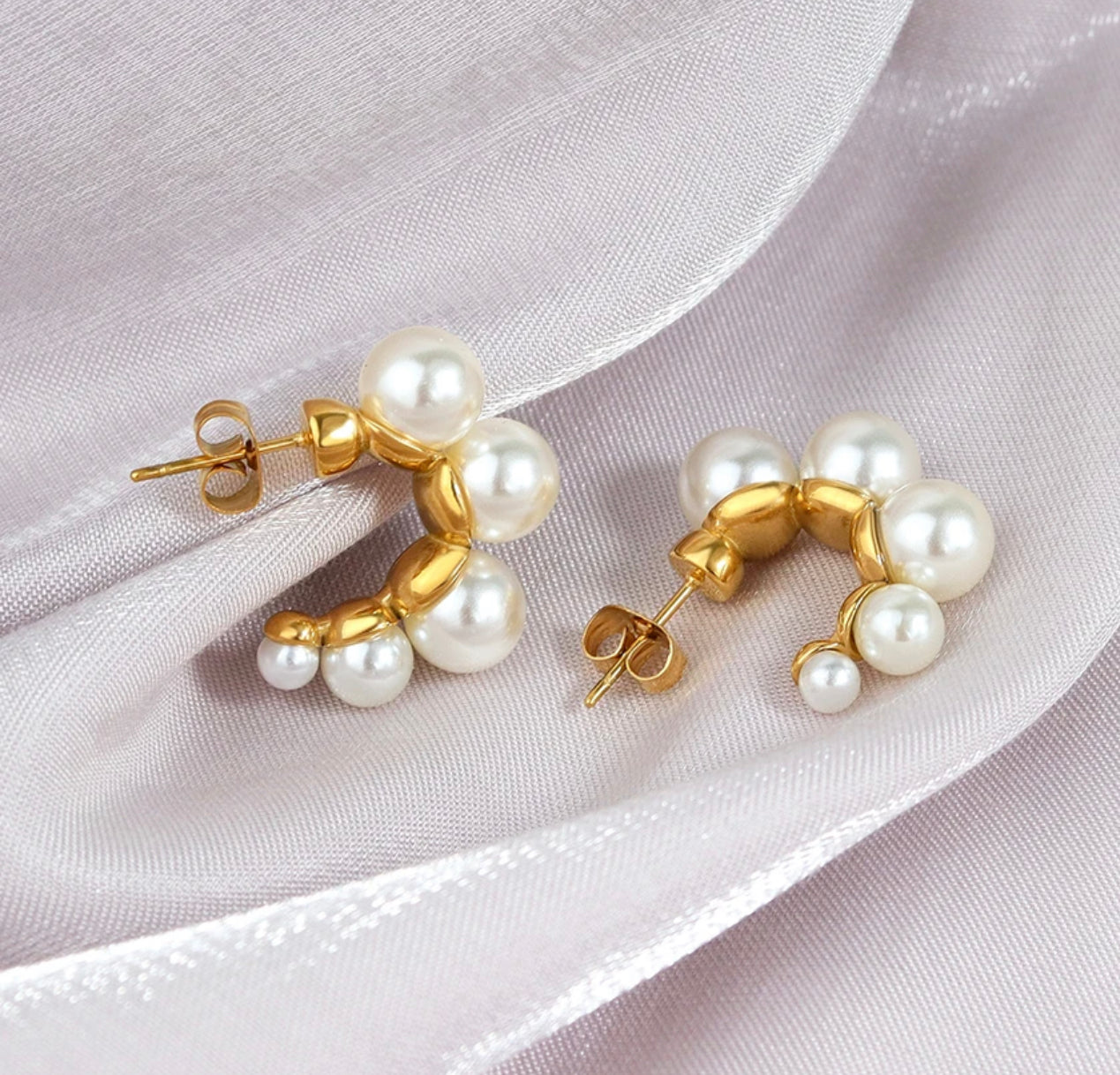 PEARL STUD EARRINGS