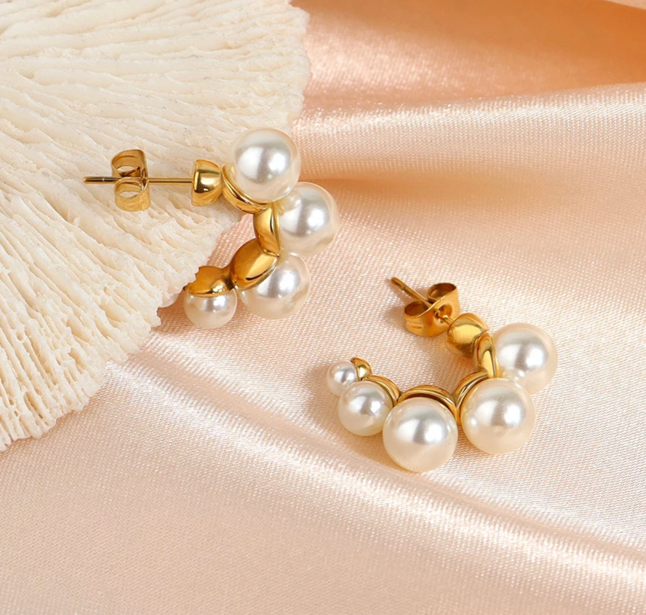 PEARL STUD EARRINGS