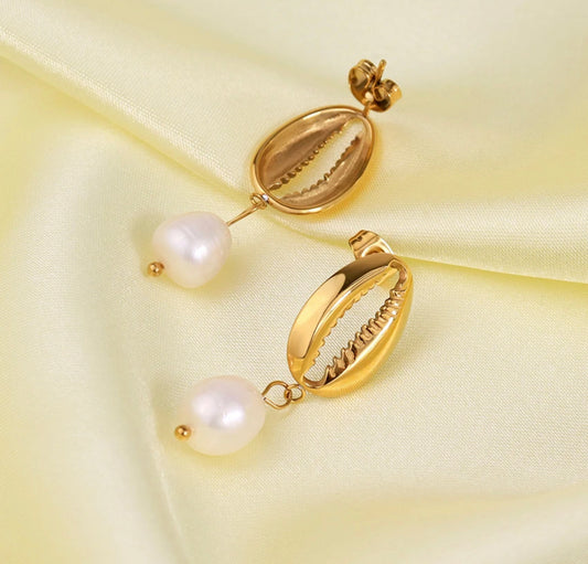 SHELL PEARL EARRINGS