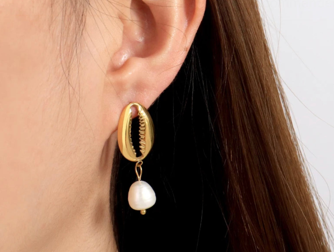 SHELL PEARL EARRINGS